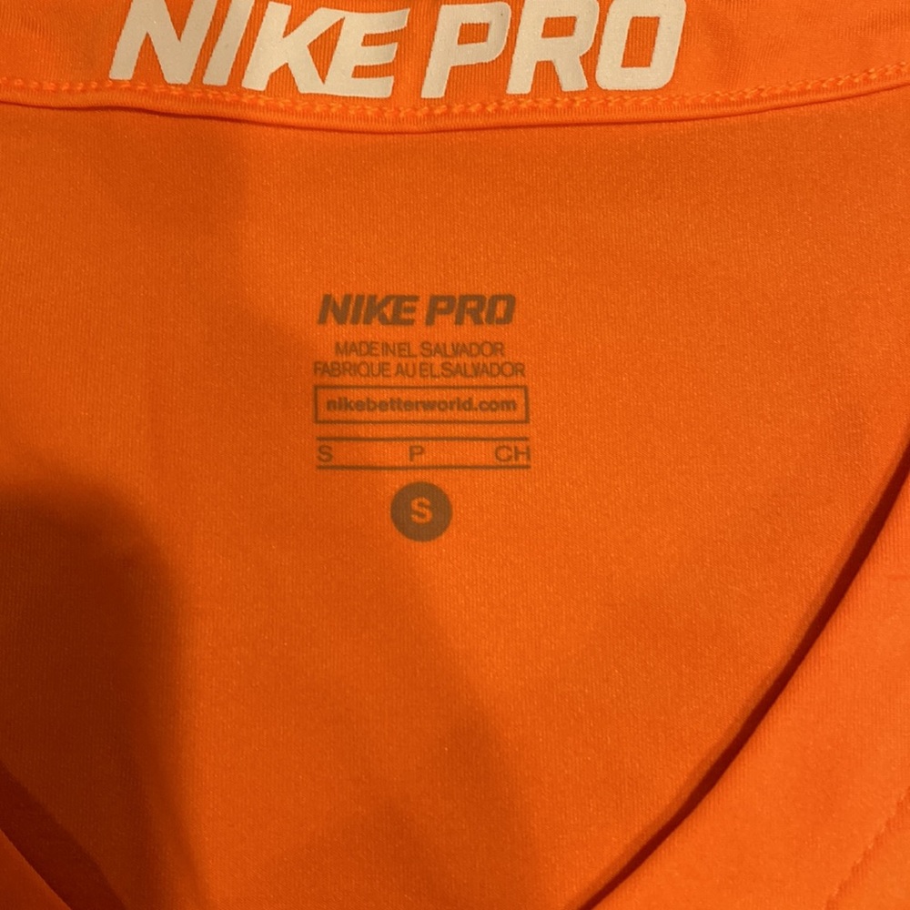 Women’s Nike shirt size small - Picture 2 of 4